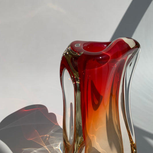 Vaso escultura vermelho