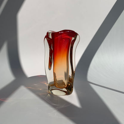 Vaso escultura vermelho