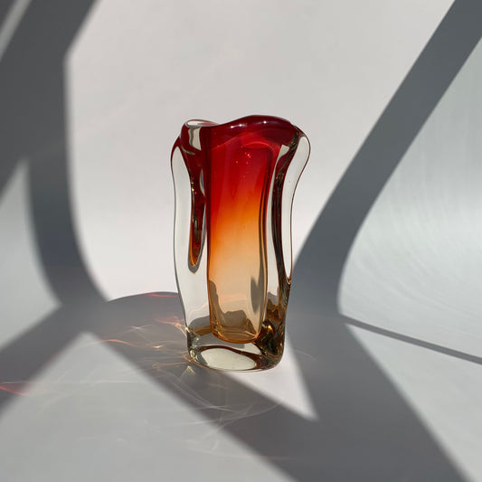 Vaso escultura vermelho