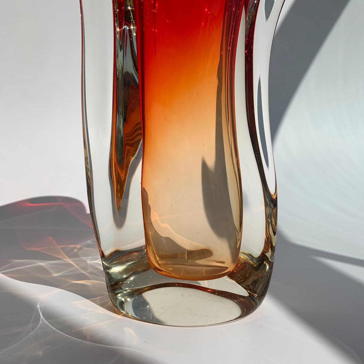 Vaso escultura vermelho
