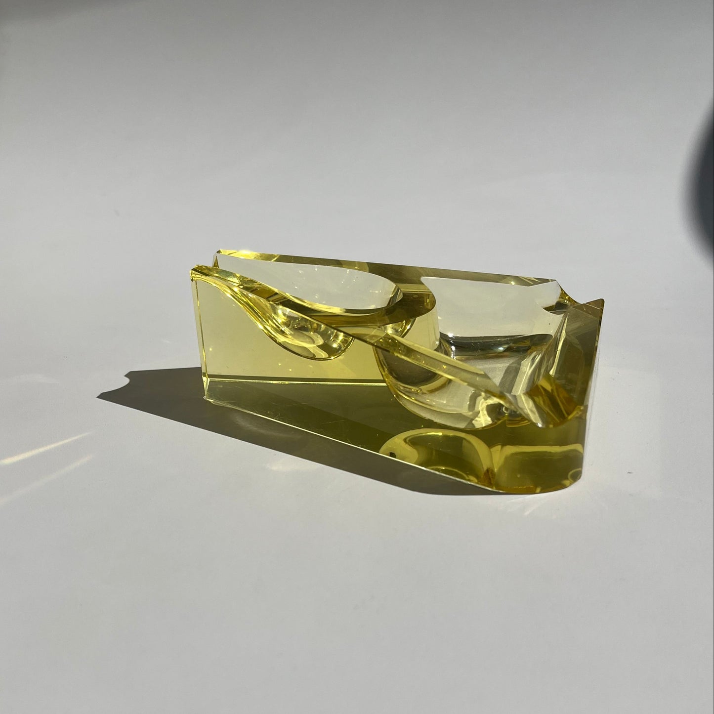 Cinzeiro Triangular Tcheco